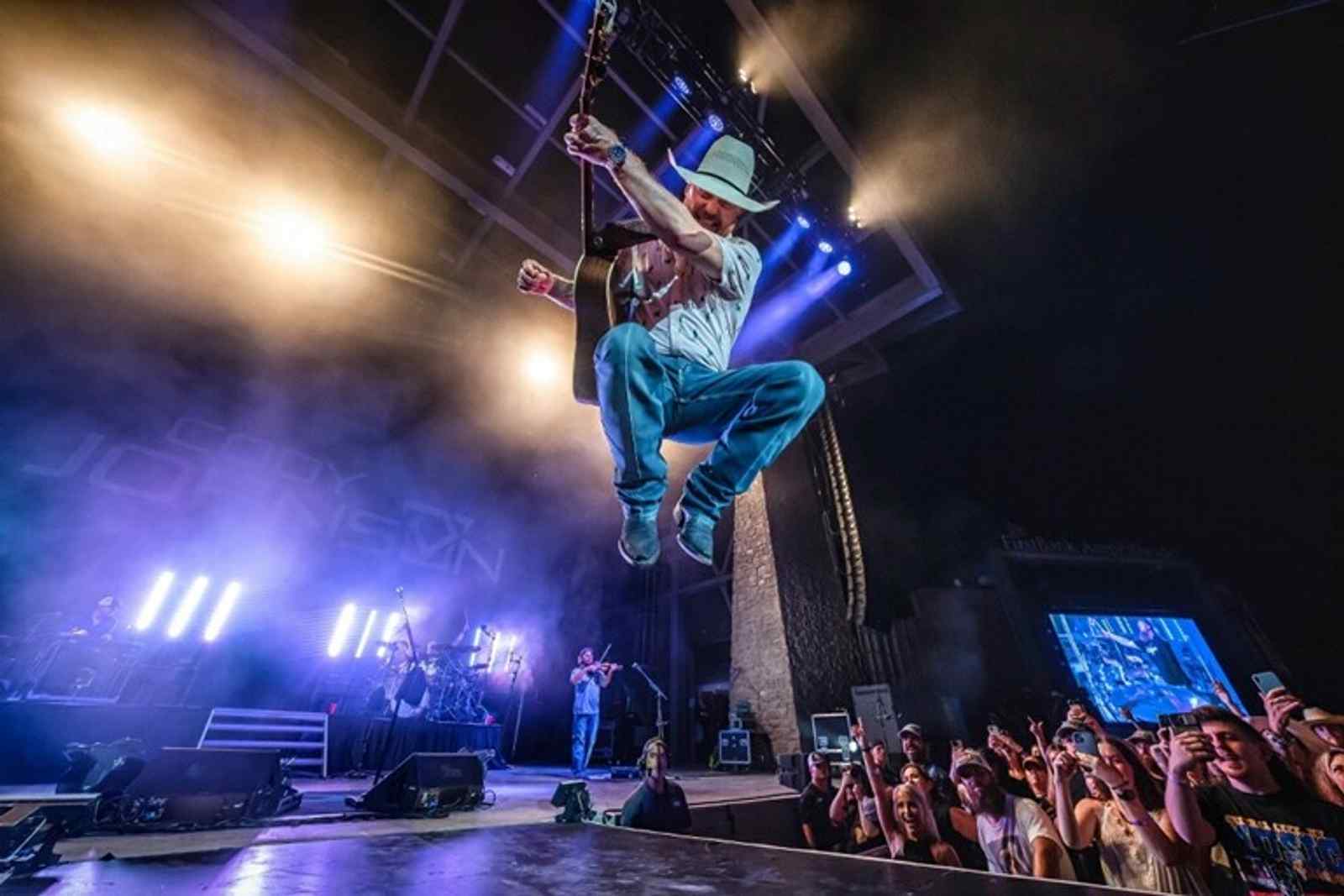 Cody Johnson Announces UK & Ireland Arena Tour for 2026